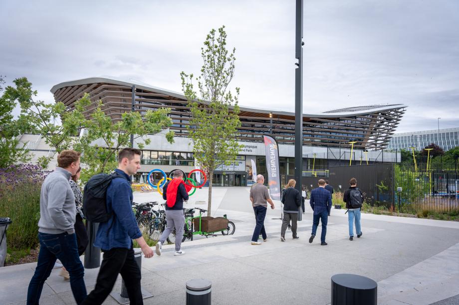 Visite du Centre Aquatique Olympique Métropole du Grand Paris par une délégation du CIO